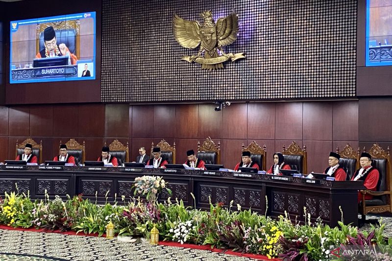 Sidang Pleno Khusus dengan Agenda Penyampaian Laporan Tahunan 2024 dan Pembukaan Masa Sidang Mahkamah Konstitusi (MK) Tahun 2025 di Ruang Sidang Pleno MK, Jakarta, Kamis (2/1/2025).