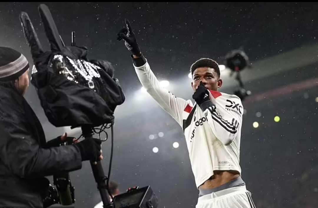 Manchester United bangkit dan mengamankan satu poin di markas Liverpool setelah gol penyeimbang Amad Diallo.