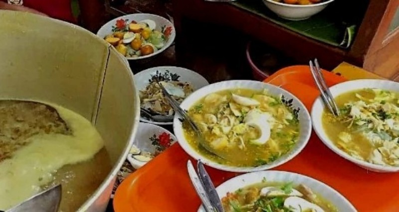 Soto Ayam Cak To di Jalan Ngemplak I No. 36 Surabaya.
