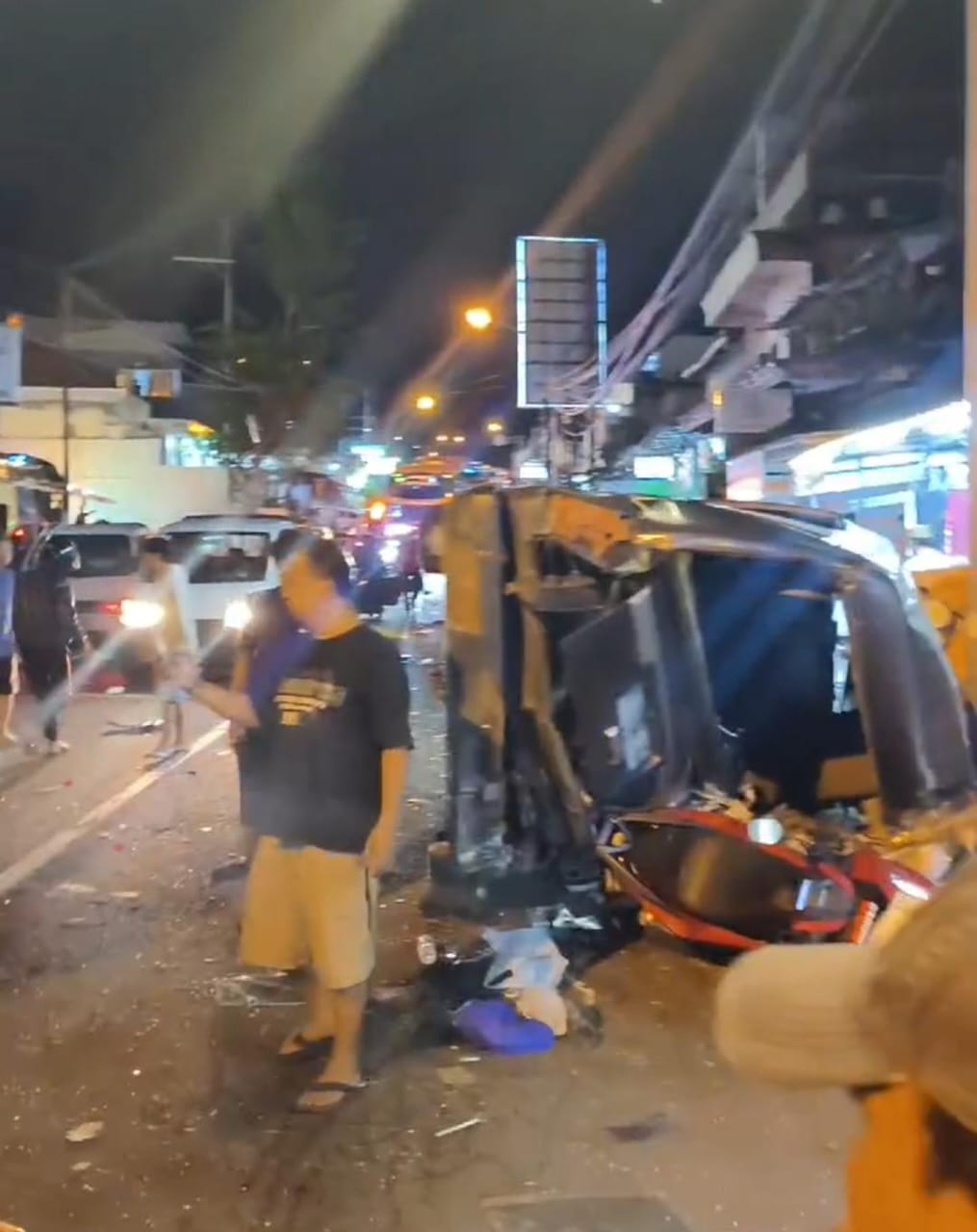 Tragis : Kecelakaan akibat bus wisata rem blong di Batu menelan 4 korban jiwa.