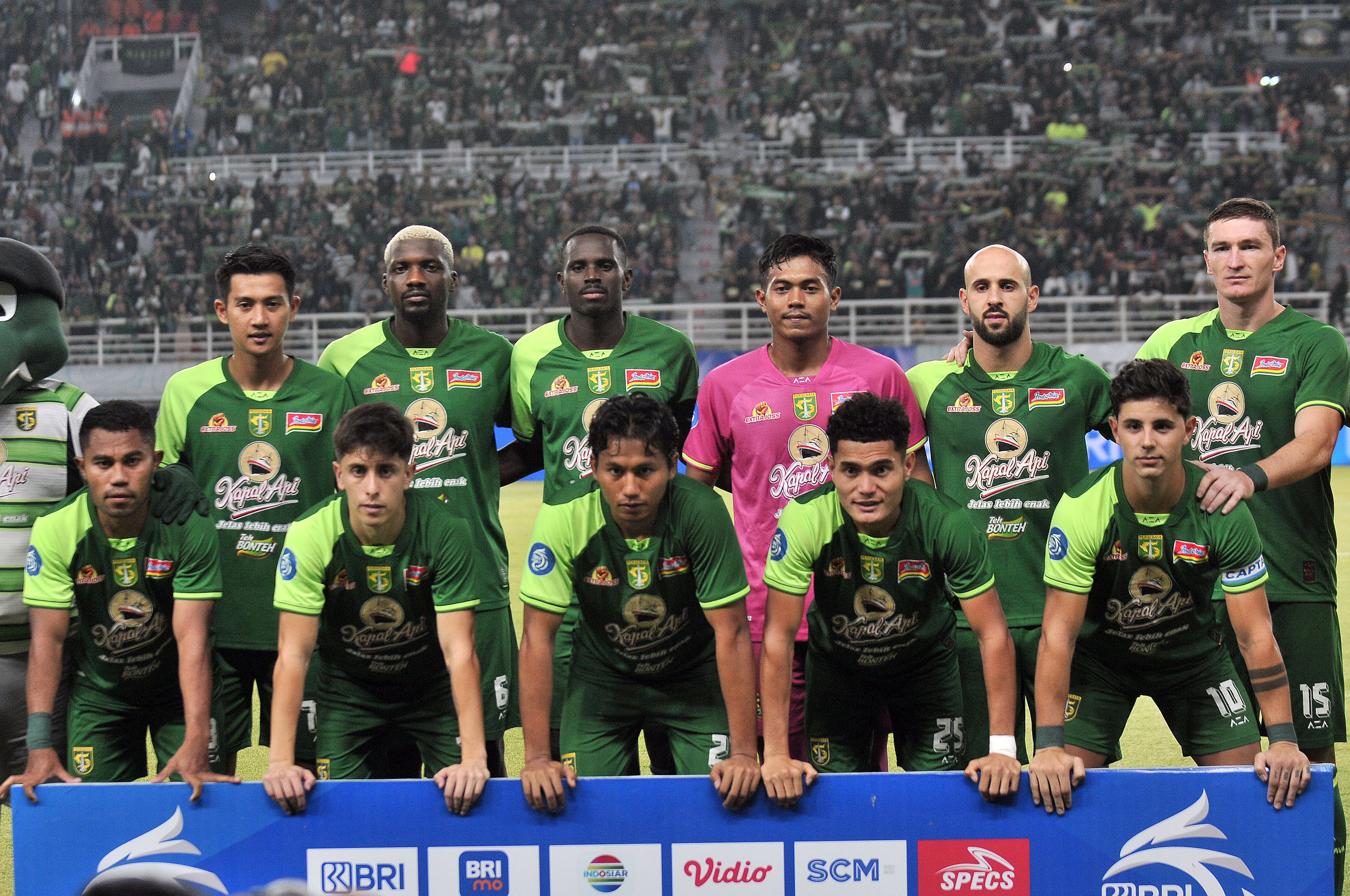 Lambang Kota Surabaya telah menjadi simbol kebanggaan dan identitas bagi klub-klub sepak bola, termasuk Persebaya.