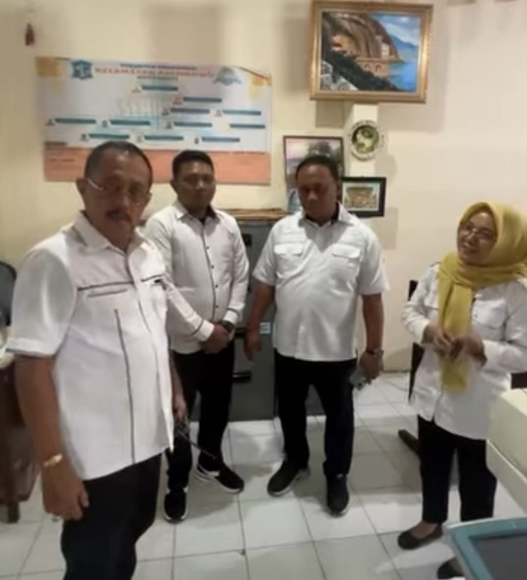 Wakil Walikota Surabaya Armuji datangi kantor Kecamatan Asemrowo.
