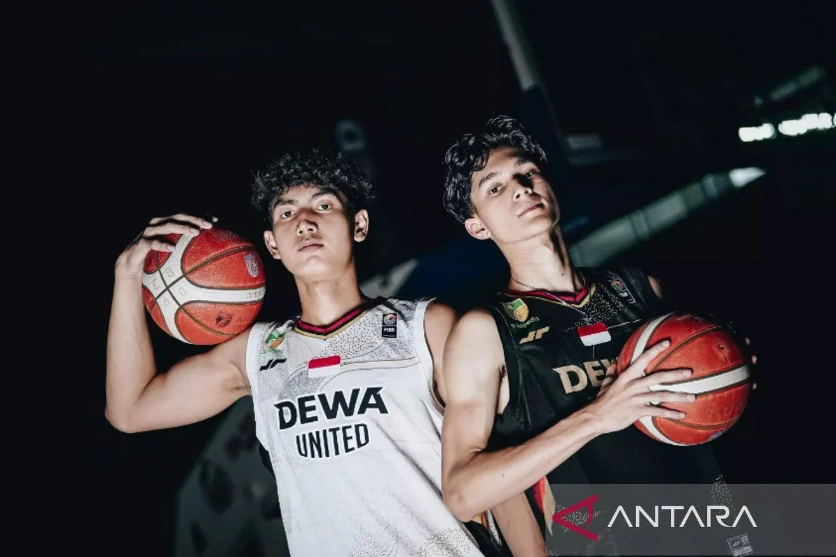 Dua rookie Dewa United, Erick Ibrahim Junior (kanan) dan Arthur Vadel Krisma Putra.