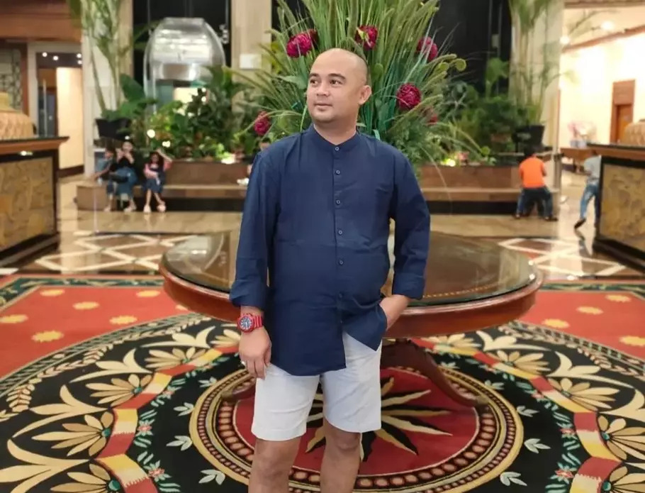 Sandy Permana yang memerankan Arya Soma di sinetron Mak Lampir yang pernah tayang di televisi.