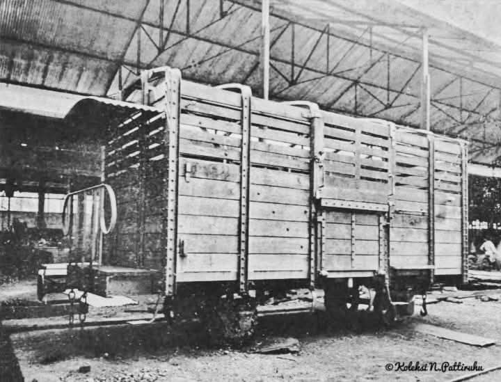 CIKAL BAKAL: Gerbong kereta api buatan NV Machinefabriek Braat yang berdiri sejak tahun 1901 di Kawasan Ngagel.