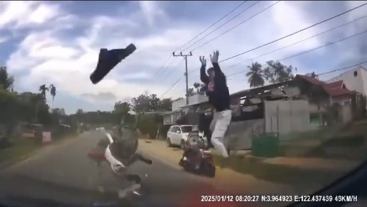 Dua pelajar di Kendari tabrak mobil anggota Komisi III DPRD Sulawesi Tenggara akibat mengantuk.