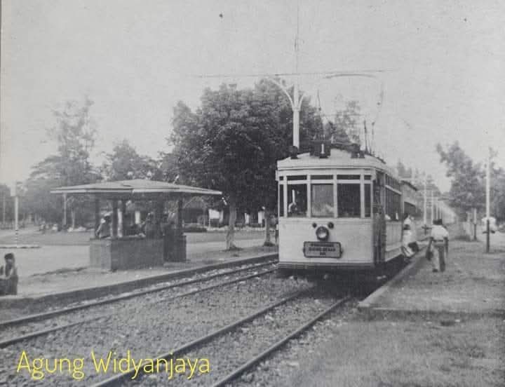 Halte trem listrik Darmo Surabaya&nbsp;yang dulu berada di dekat Taman Mayangkara.