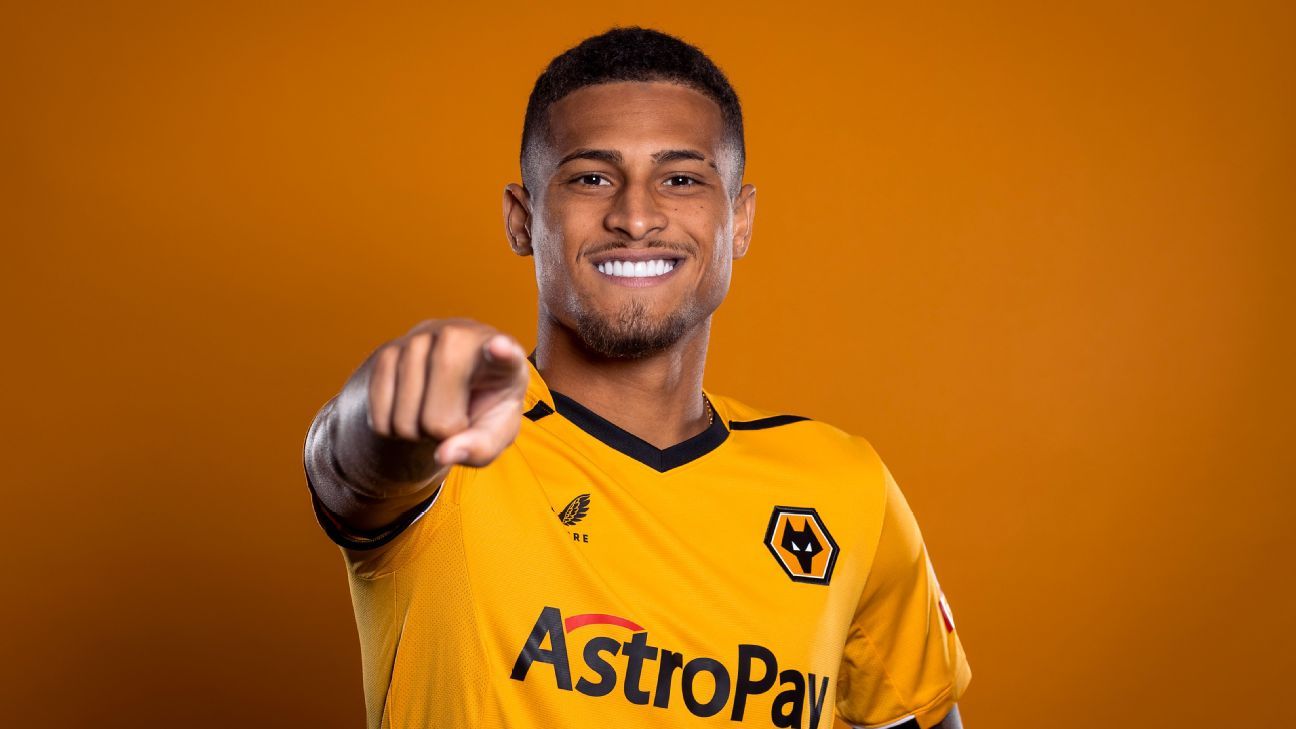 Joao Gomes, gelandang Wolverhampton Wanderers  jadi rebutan Manchester United dan Liverpool.