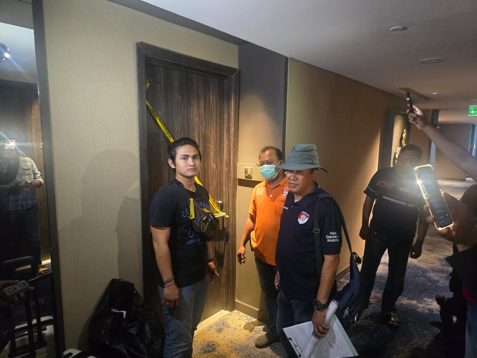 Olah TKP kejadian pembunuhan di salah satu hotel di Jalan Tunjungan Surabaya. (IST)