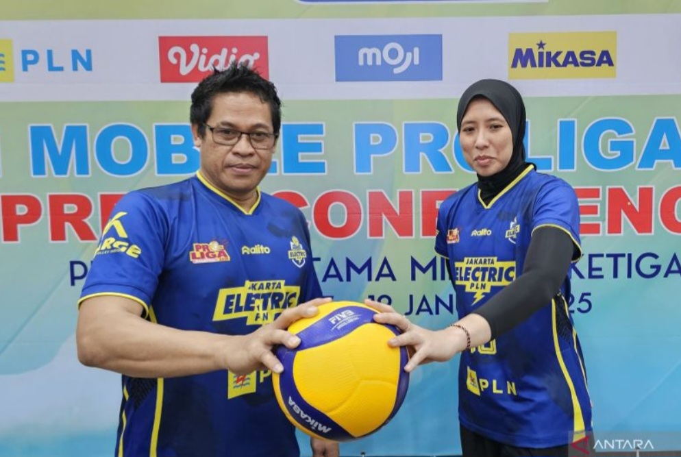 Pemain Jakarta Electric PLN Agustin Wulandari usai lakukan jumpa pers.