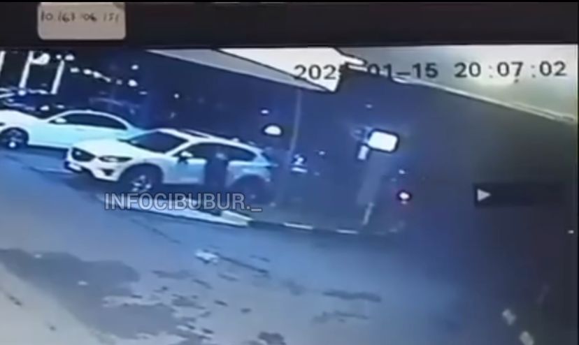 Rekaman CCTV parkiran supermarket dimana mobil Yuki Kato dibobol Maling.