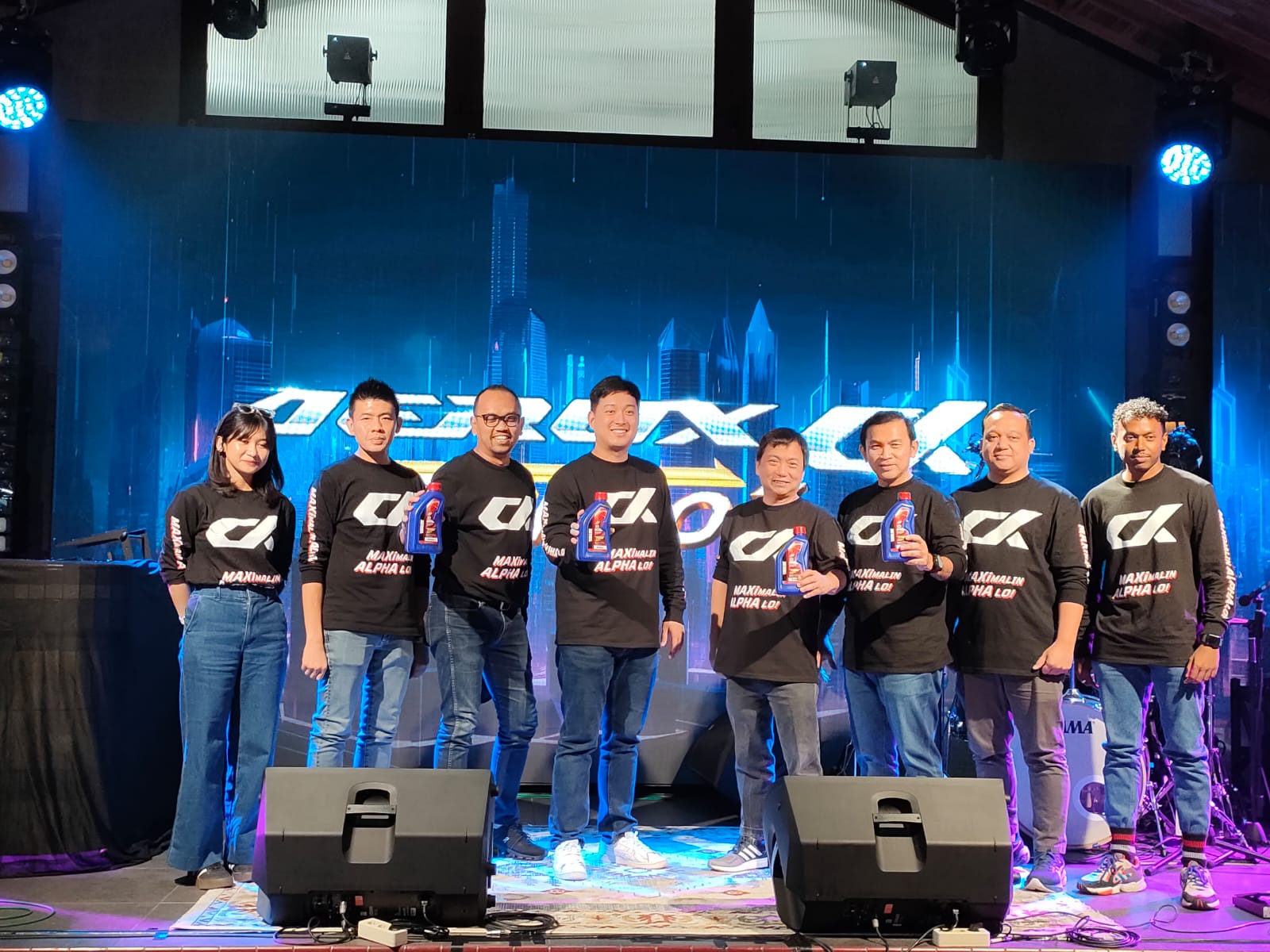 SINERGIS: Para pimpinan PT STSJ mengenalkan produk oli Yamaha Turbo Matic.