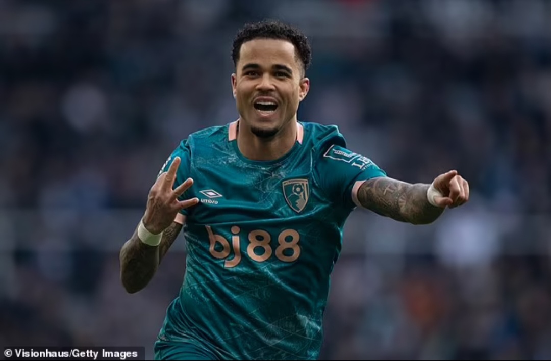 Justin Kluivert mencetak hattrick yang menakjubkan untuk mengakhiri sembilan kemenangan beruntun Newcastle.