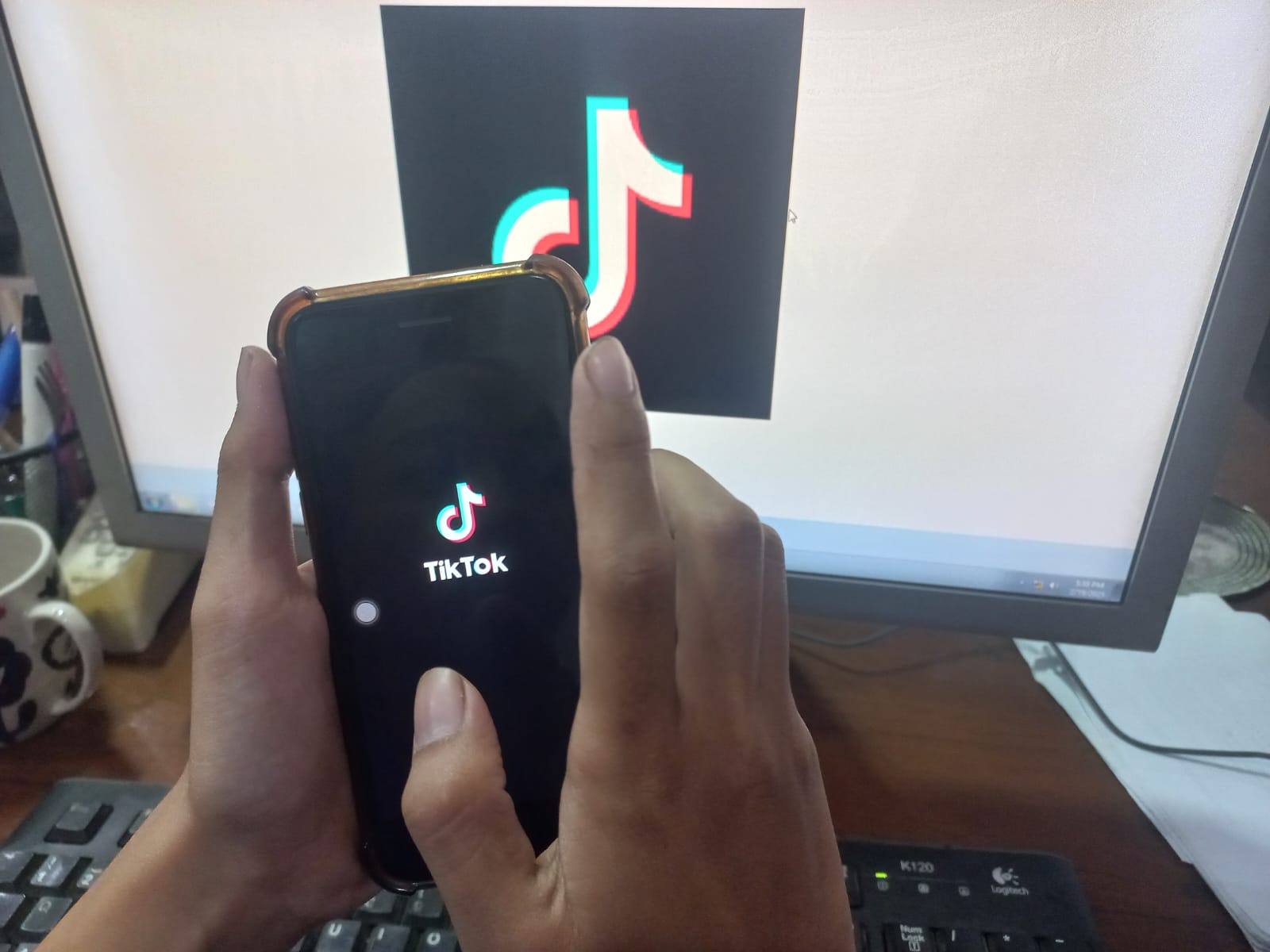 Ilustrasi aplikasi TikTok.