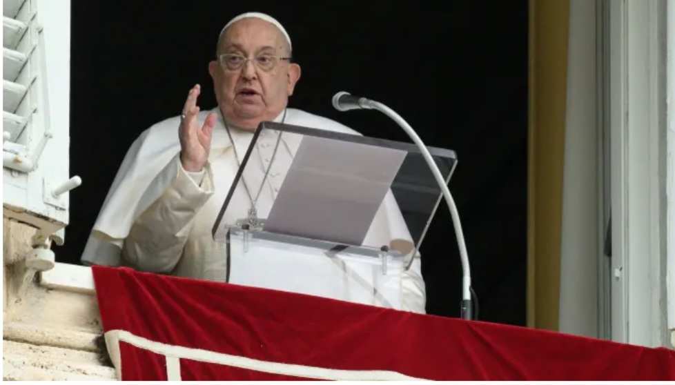 Paus Fransiskus memimpin doa di Vatikan pada 19 Januari 2025. Simone Risoluti/Vatican Media/Reuters