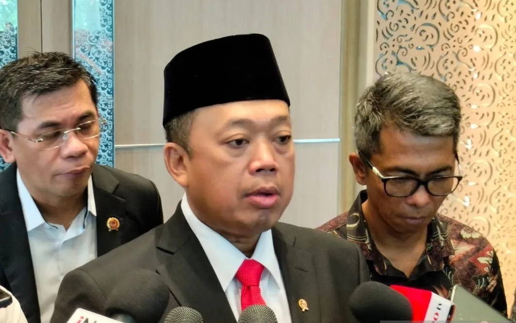 Menteri Agraria dan Tata Ruang/Kepala Badan Pertanahan Nasional (ATR/BPN) Nusron Wahid menyampaikan keterangan kepada awak media di Jakarta, Kamis (14/11/2024).