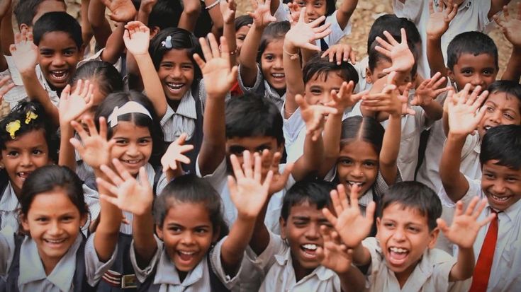 Ilustrasi anak SD bergembira ketika menyambut libur sekolah.