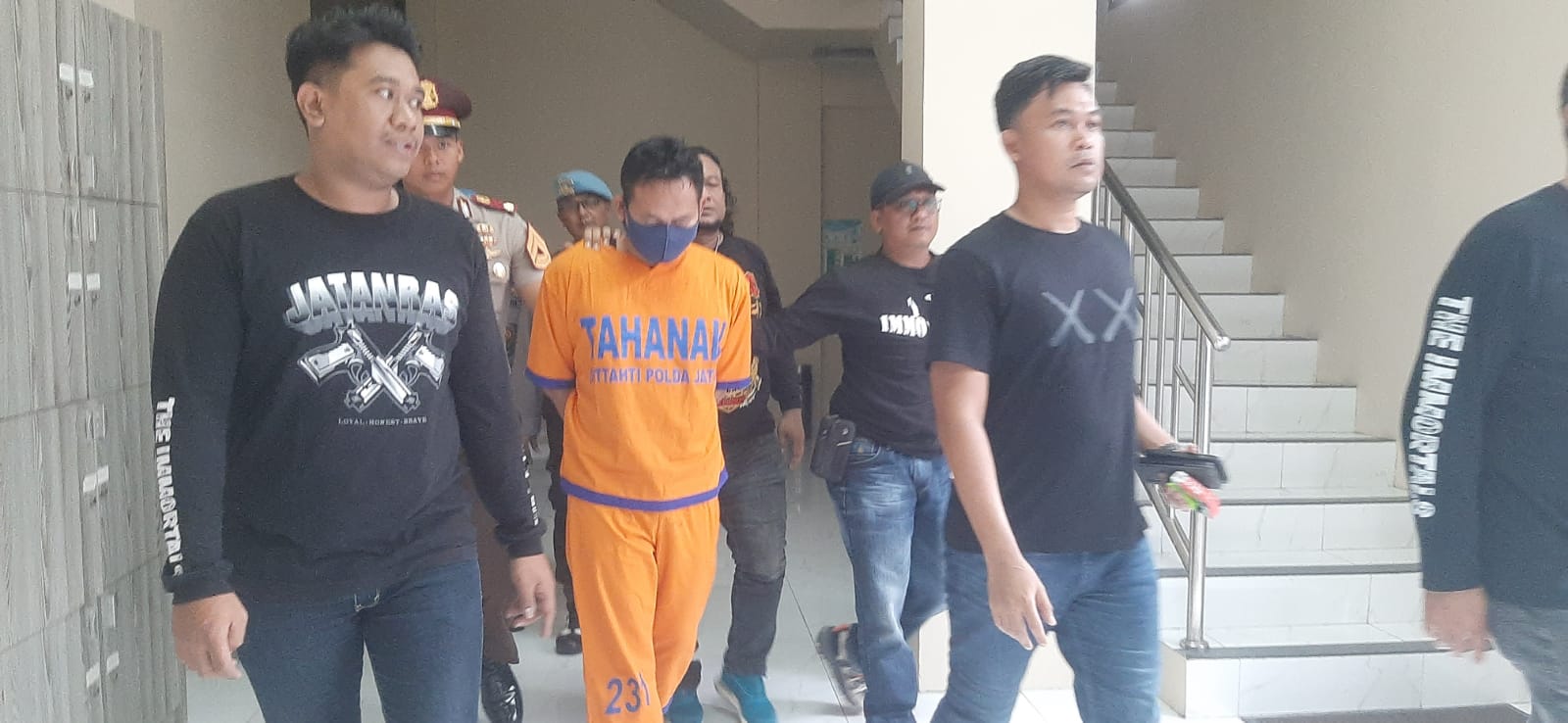 Rohmad Tri Hartanto diamankan di Polda Jatim. Membunuh wanita cantik lalu dimutilasi. (MAHRUS/RADAR SURABAYA)