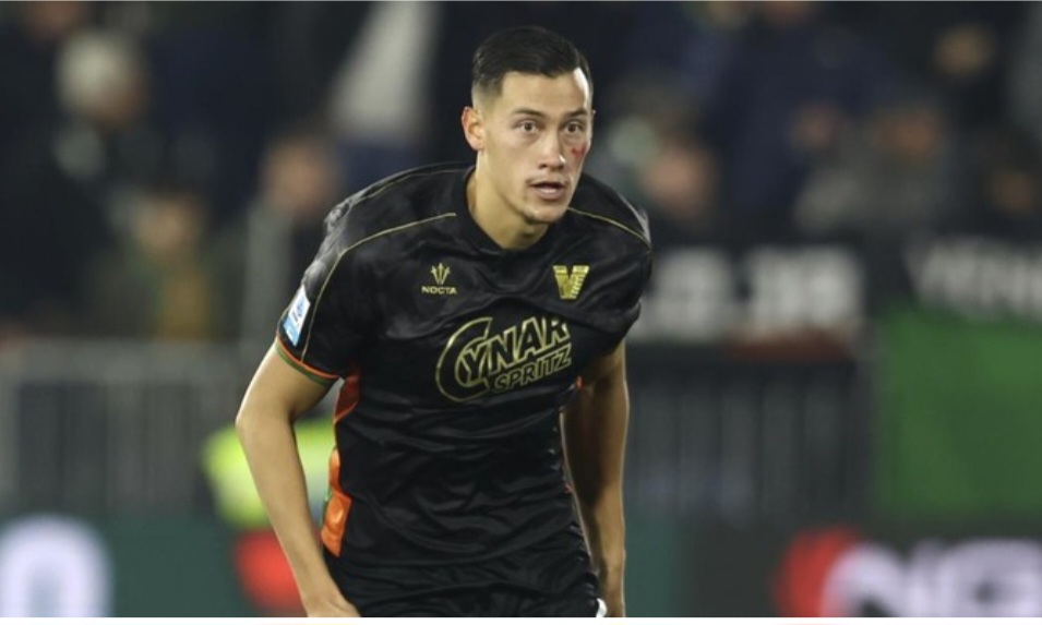 Jay Idzes Tampil Penuh saat Venezia bermain imbang lawan Verona.