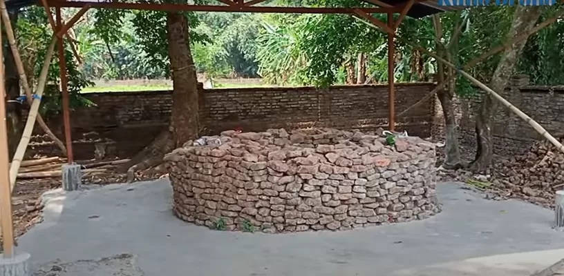 Area Makam Medelek di Jombang yang menyimpan keanehan dan keajaiban yang membuat pengunjung tercengang.