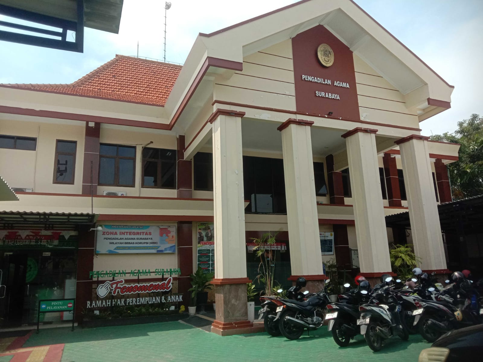 Kantor Pengadilan Agama Surabaya.