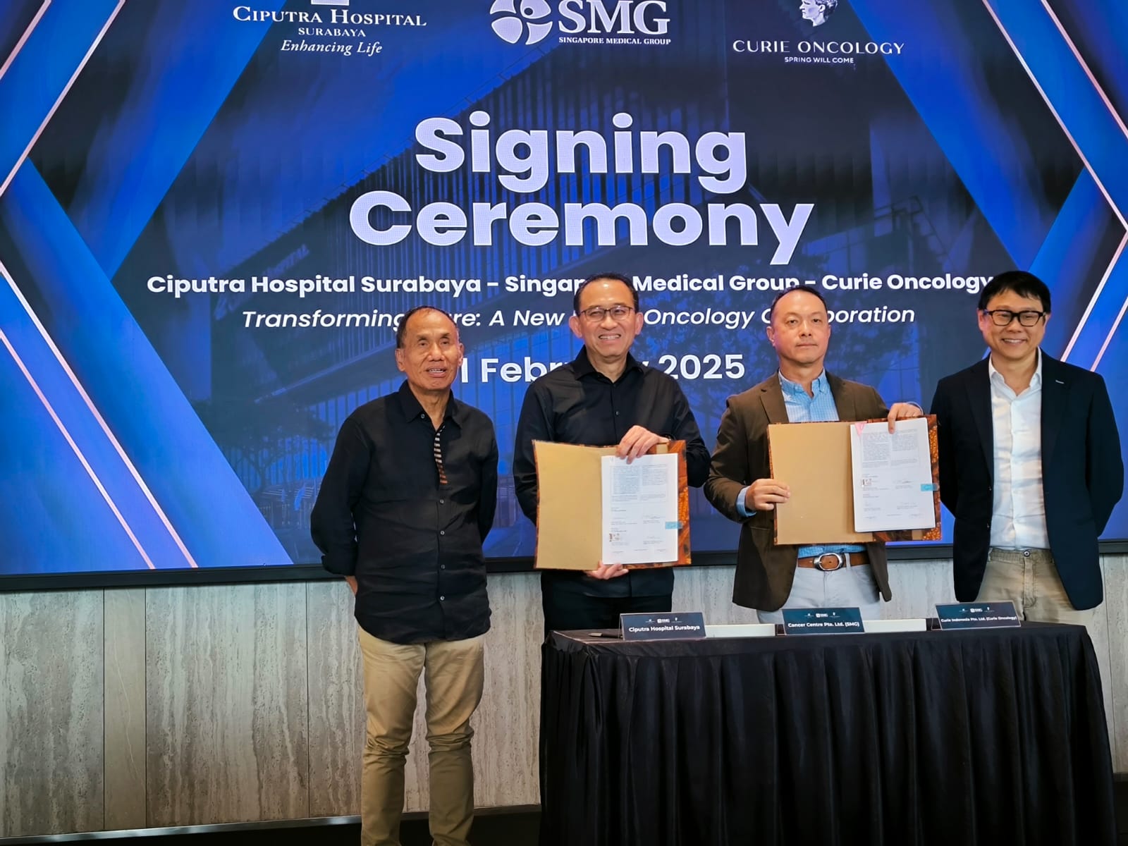 Ki-ka: Sutoto Yakobus, Senior Director Ciputra Grooup, Harun Hajadi, Managing Director Ciputra Group, Dr Beng Teck Liang - Singapore Medical Group (SMG) dan Dr John Chia - Curie Oncology.
