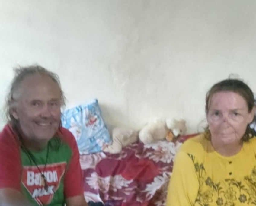 Dua WNA asal Australia, Watt Peter John dan Delves Catherine Winifred yang terdampar di perairan Pulau Gili Iyang Sumenep.