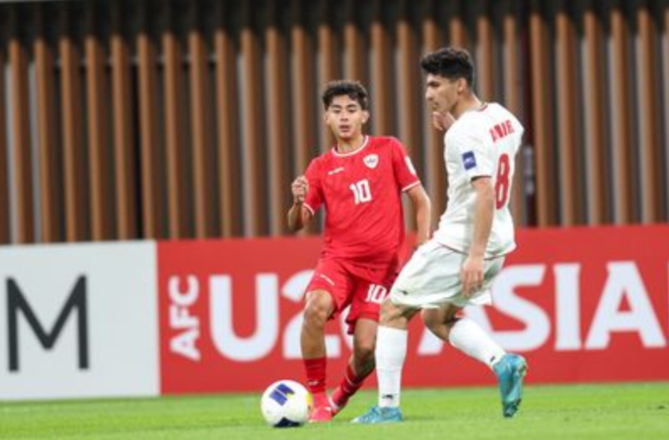 Welber Jardim (10) gagal menghentikan sayap-sayap Iran yang tampil meyakinkan.