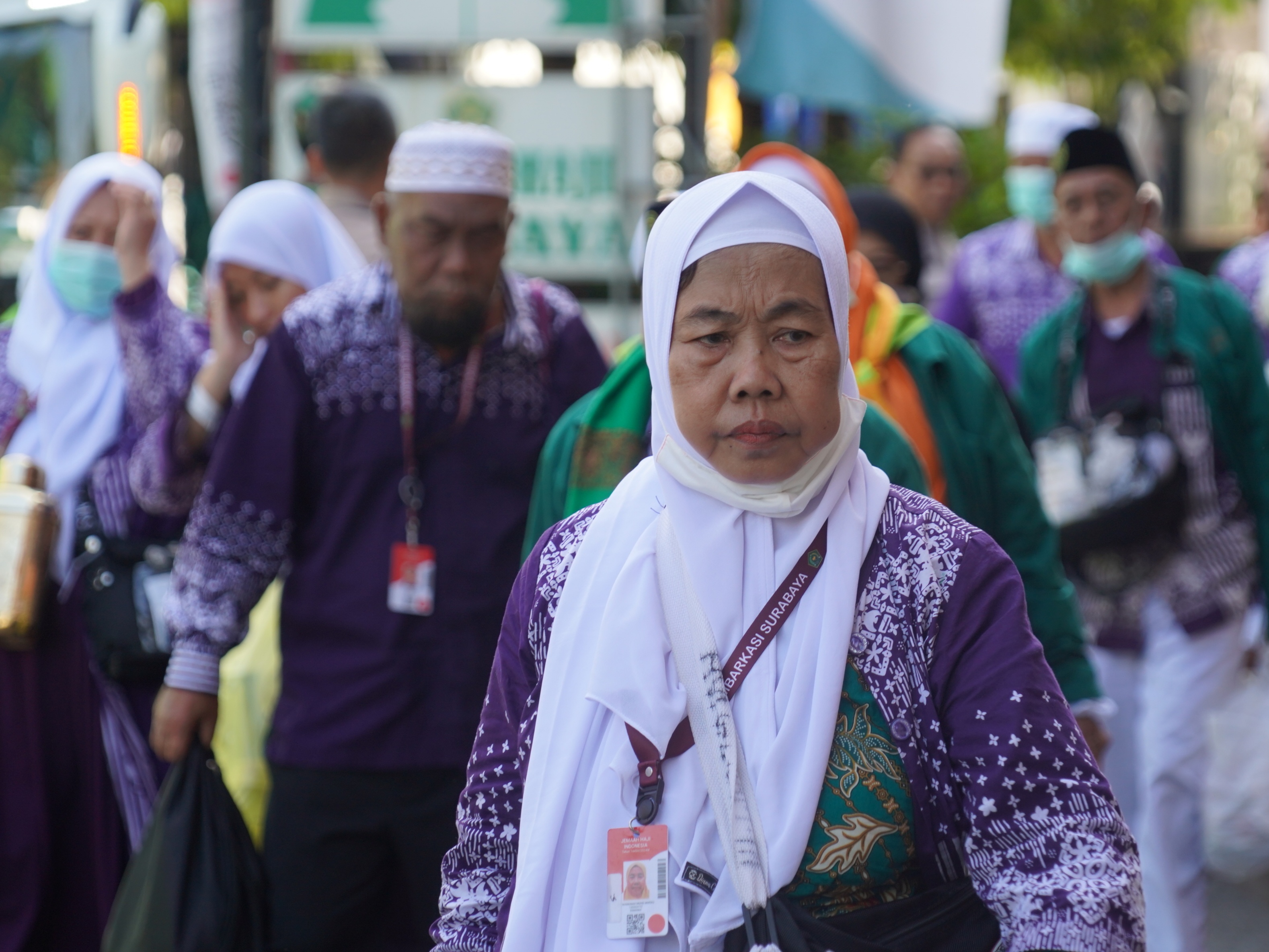Jemaah haji saat berada di Asrama Haji Sukolilo Surabaya tahun 2024. Tahun ini jemaah haji mulai masuk asrama haji 1 mei 2025 dan diberangkatkan 2 Mei.