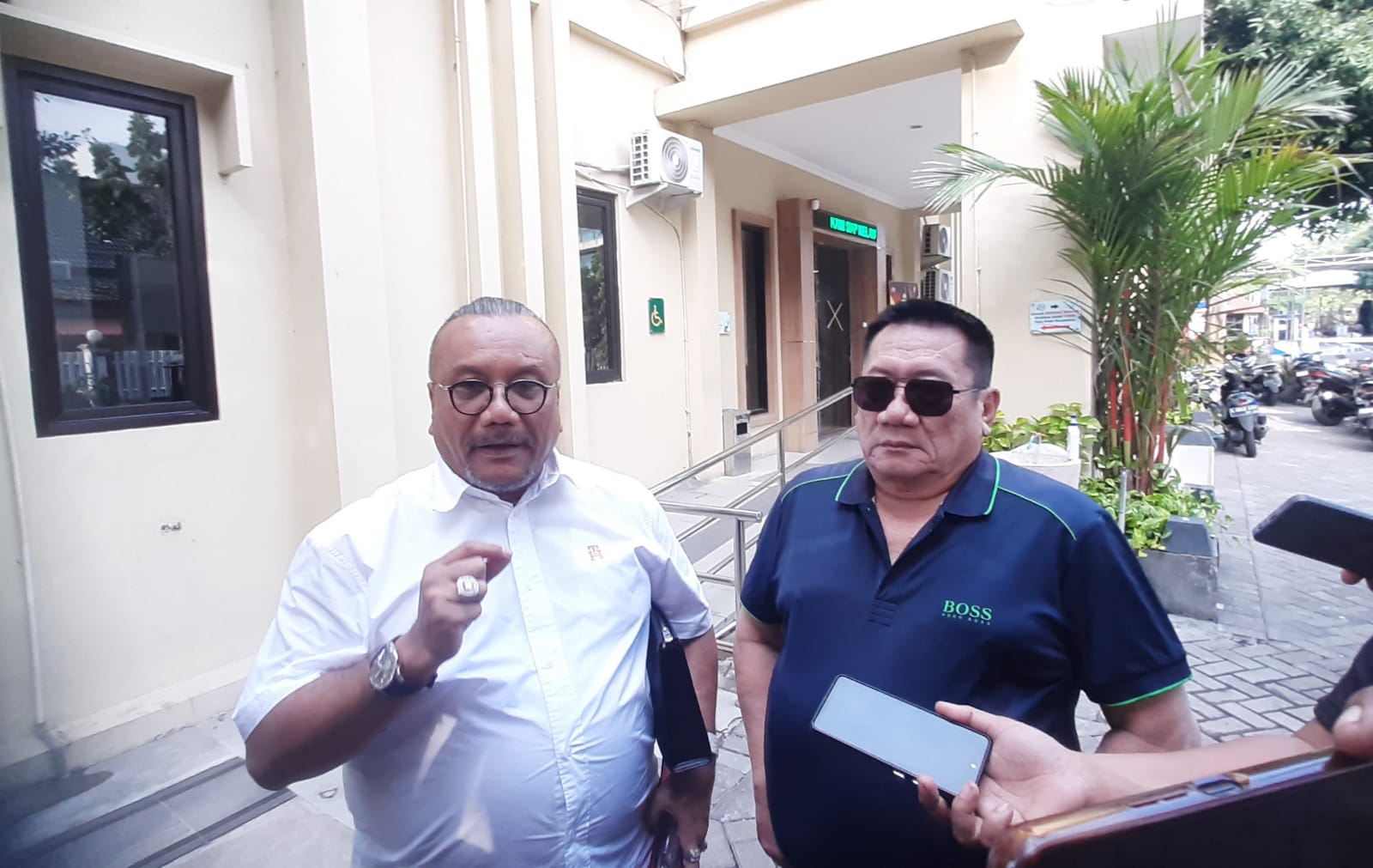 Heri Kuncoro melapor ke Polda Jawa Timur. (MAHRUS/RADAR SURABAYA)