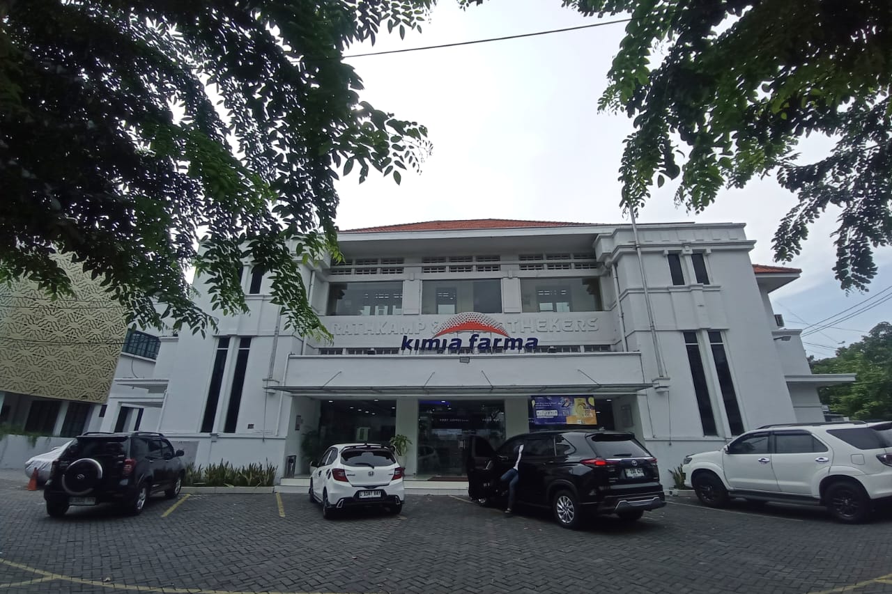 SAKSI KEJAYAAN: Cabang Rathkamp Co & Apotheek di Jalan Darmo yang kini menjadi apotek Kimia Farma.