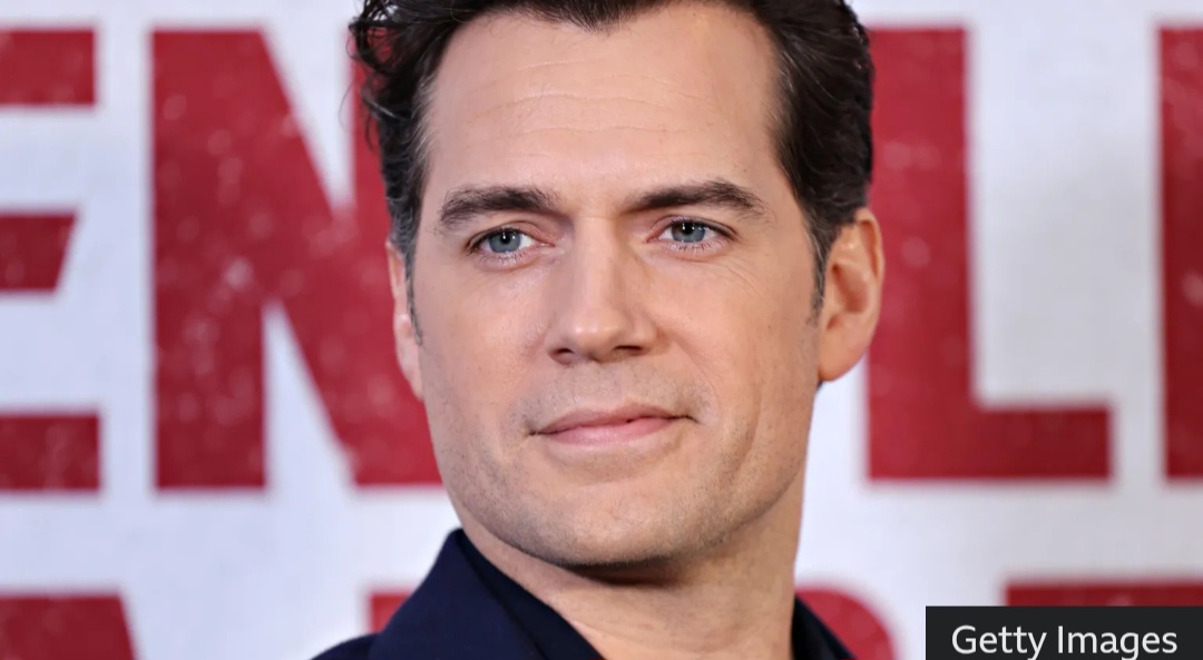 Pemeran Superman Henry Cavill jadi pilihan netizen untuk James Bond berikutnya.