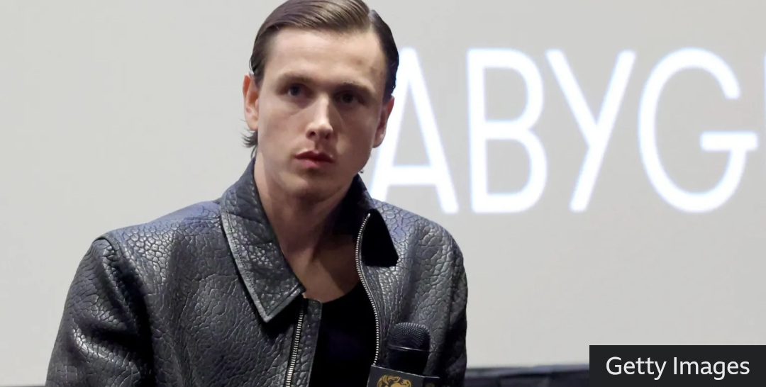 Harris Dickinson, 28 tahun, juga dinilai layak untuk memerankan James Bond berikutnya.