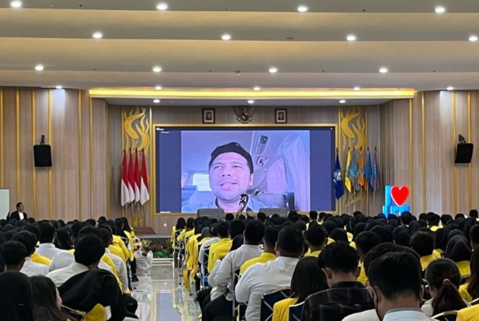 Wakil Gubernur Jawa Timur Emil Elestianto Dardak memberikan motivasi pada 731 mahasiswa baru UT Surabaya dari berbagai daerah, termasuk Jombang, Mojokerto, Kediri, Tuban, dan Bojonegoro.