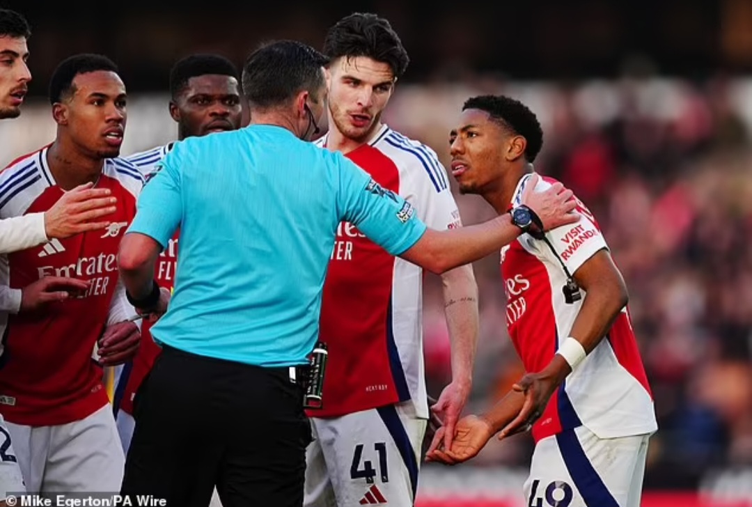 Lewis-Skelly juga dikeluarkan saat melawan Wolves bulan lalu namun keputusan itu dibatalkan.