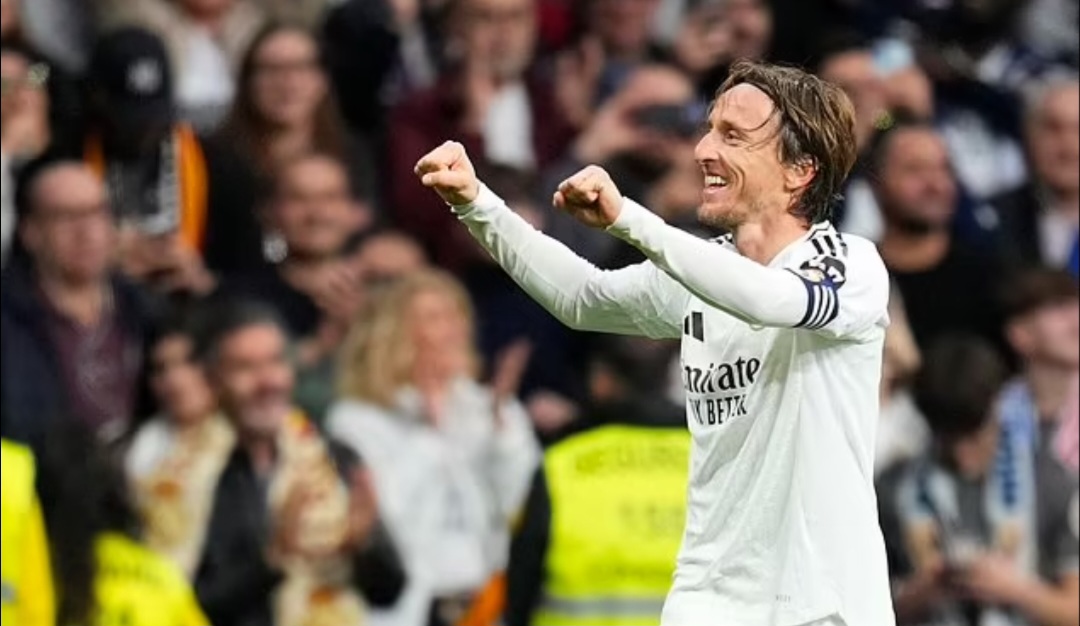 Luka Modric merayakan gol pembuka dalam pertandingan sepak bola La Liga Spanyol antara Real Madrid dan Girona (AP Photo/Manu Fernandez).