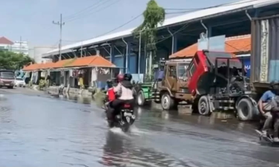 Banjir Rob di kawasan Kalimas Baru, Perak, Surabaya pada 2024 lalu.