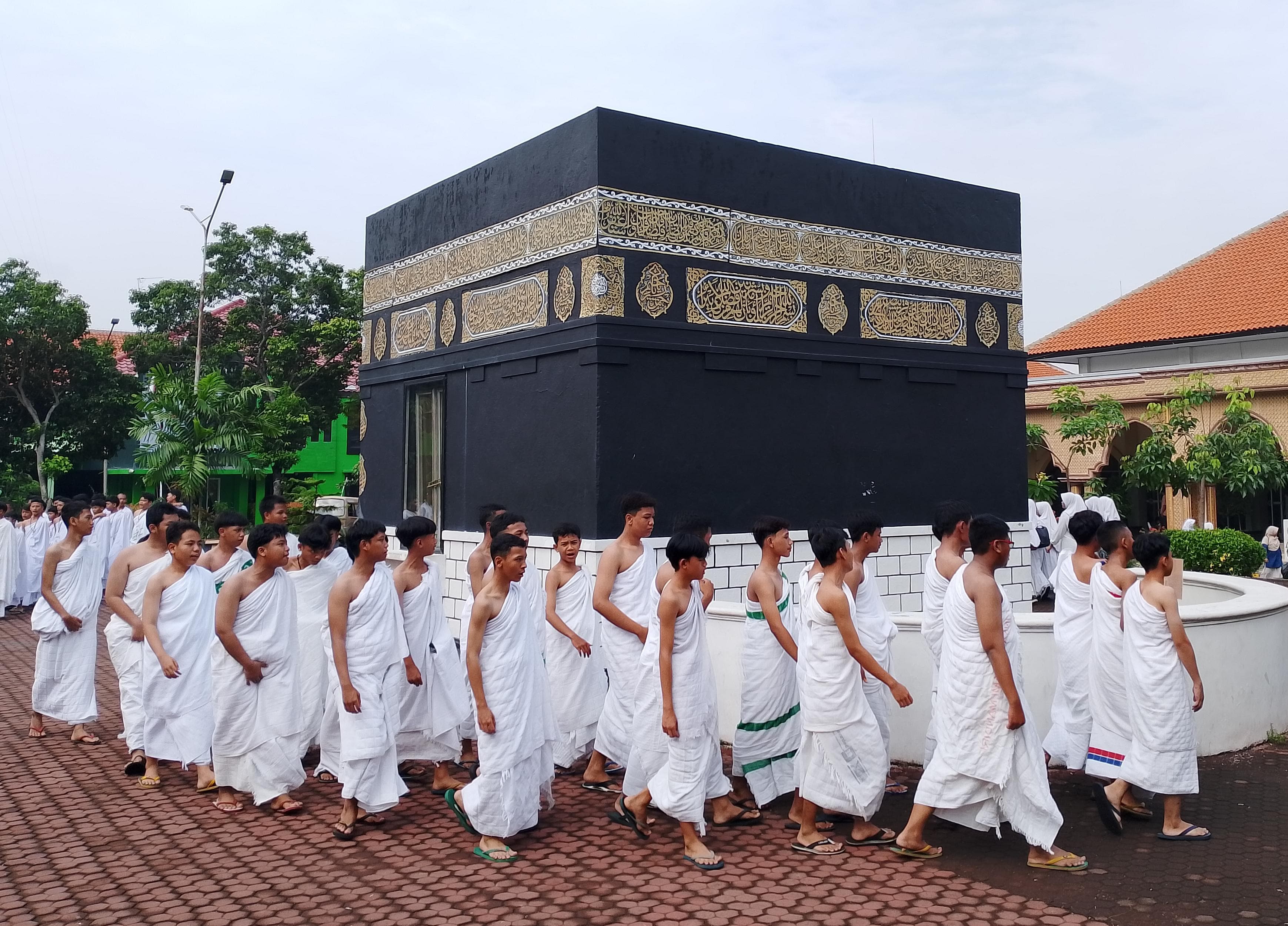 KUATKAN PEMAHAMAN: 1.602 murid kelas IX dari 17 SMP dan MTs Muhammadiyah Kota Surabaya mengikuti Uprak Manasik Haji di Asrama Haji Sukolilo pada Senin, (24/2).