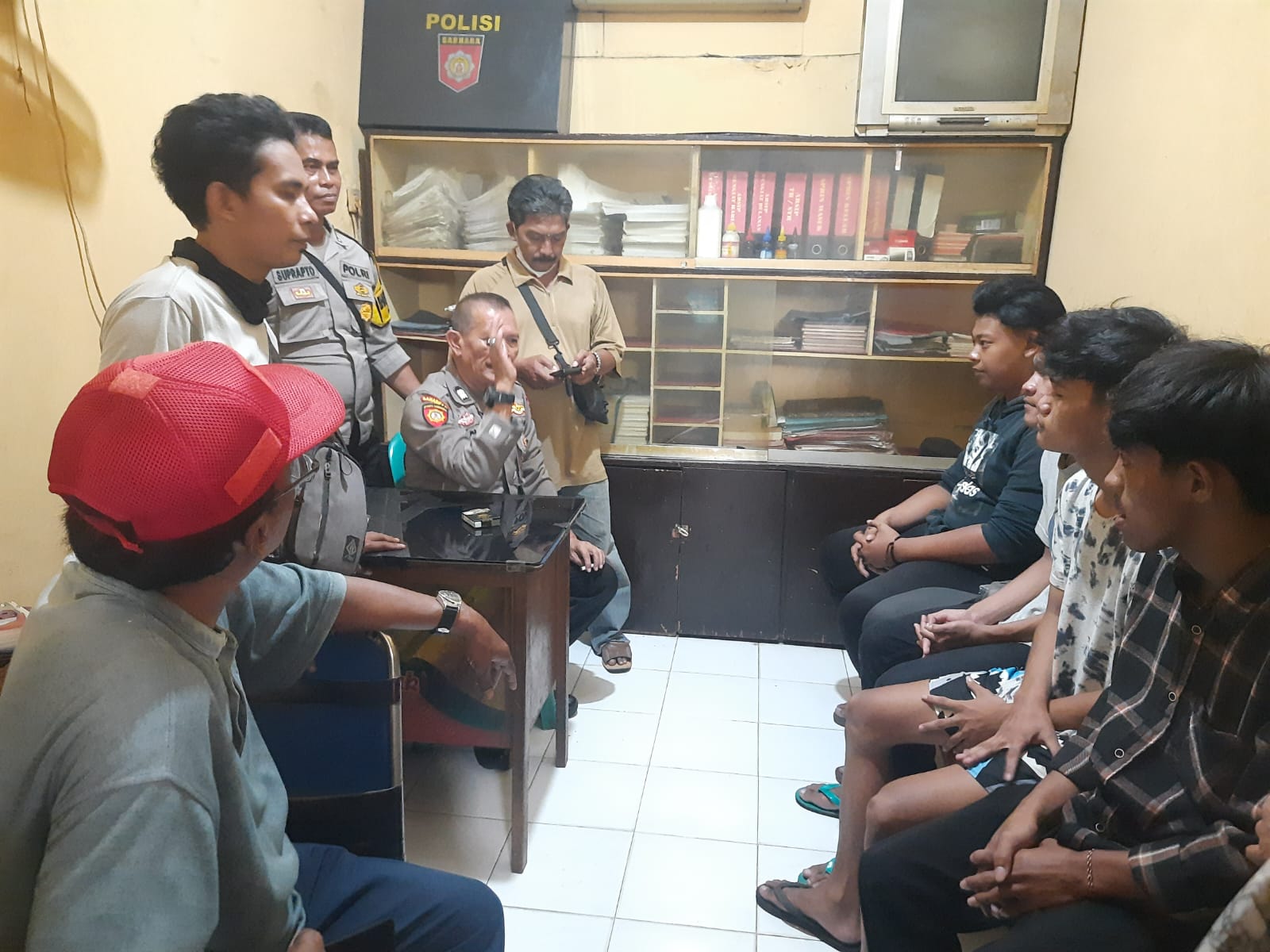 Sejumlah anak diamankan dan diberi pembinaan setelah ketahuan pesta miras. (IST)