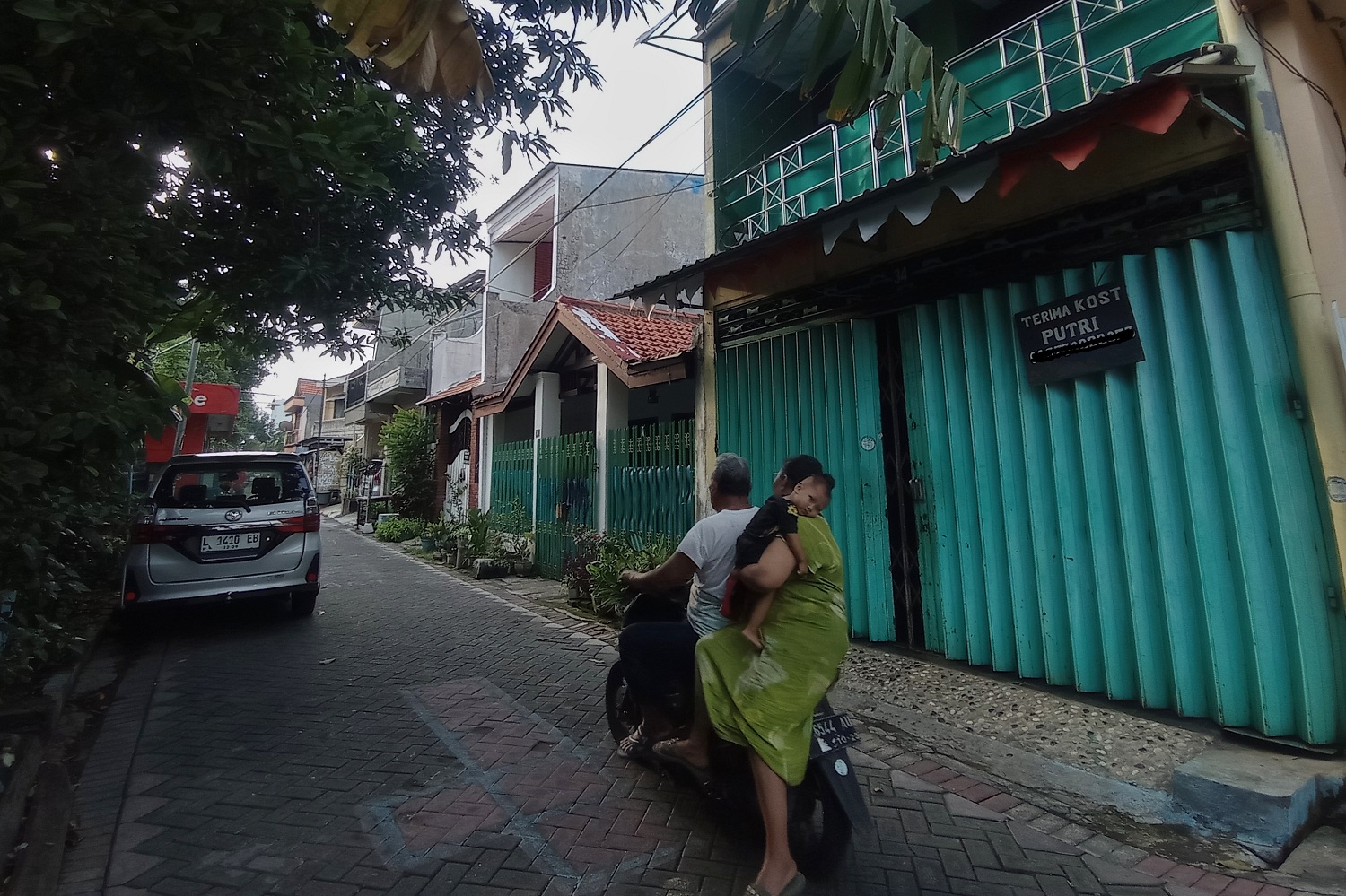 DORONG PERIZINAN: Salah satu rumah kos di kawasan Gubeng, Surabaya.&nbsp;
