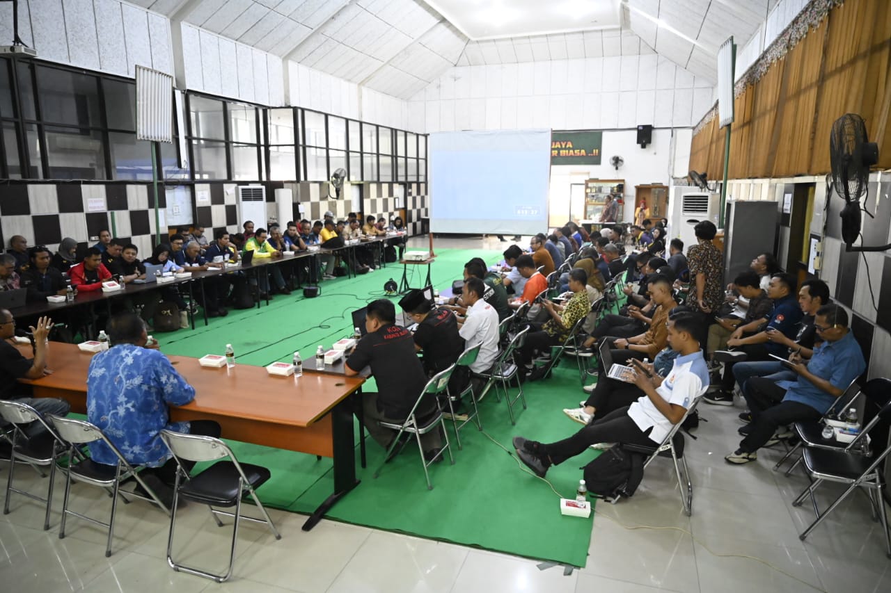 Bagian pendaftaran atlet KONI Kota/Kabupaten mendapat penjelasan soal pendaftaran atlet Porprov IX 2025 Jatim