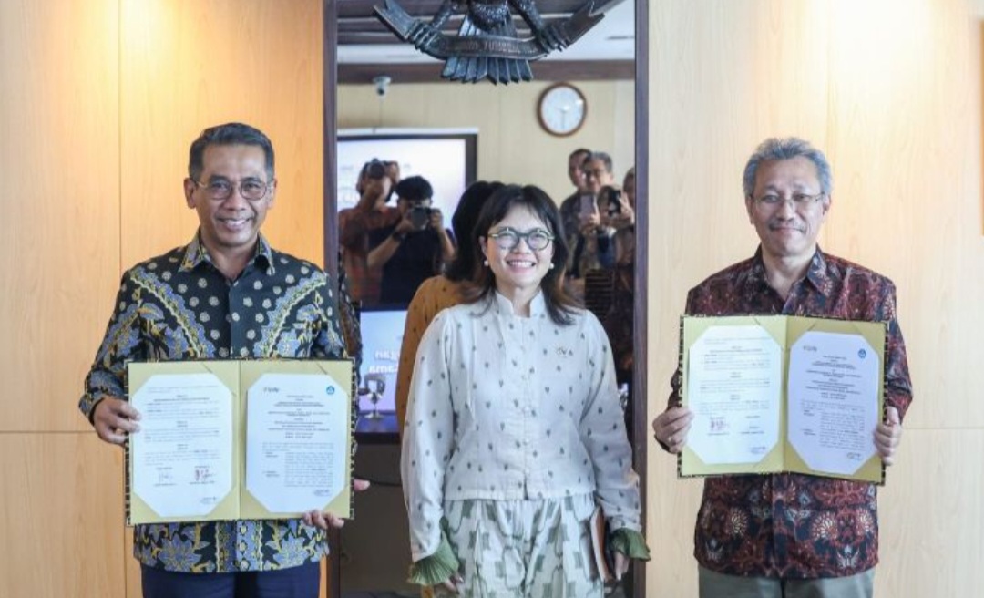 Wakil Menteri Pendidikan Tinggi, Sains, dan Teknologi Stella Christie (tengah), Sekretaris Jenderal (Sekjen) Kemdiktisaintek RI Togar M. Simatupang (kanan), dan Direktur Utama LPDP Andin Hadiyanto.