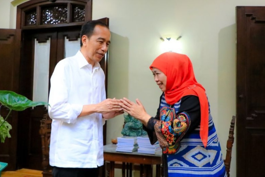 Gubernur Jatim Khofifah Indar Parawansa bersilaturahmi ke Presiden RI ke-7 Joko Widodo di kediamannya di Surakarta, Jumat (28/2).