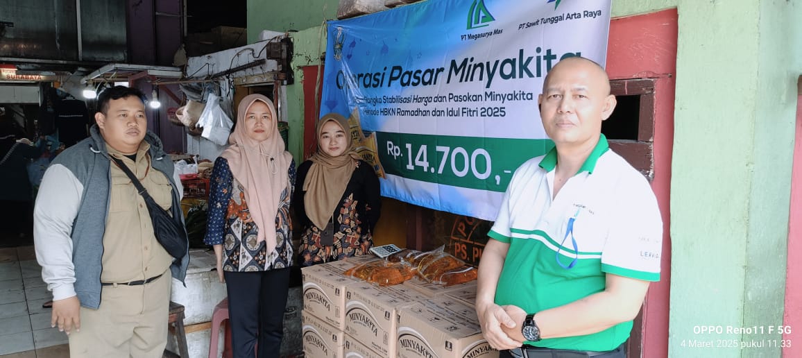 SOLUTIF: Pasar Murah minyakita yang digelar di Pasar Pucang, Surabaya.