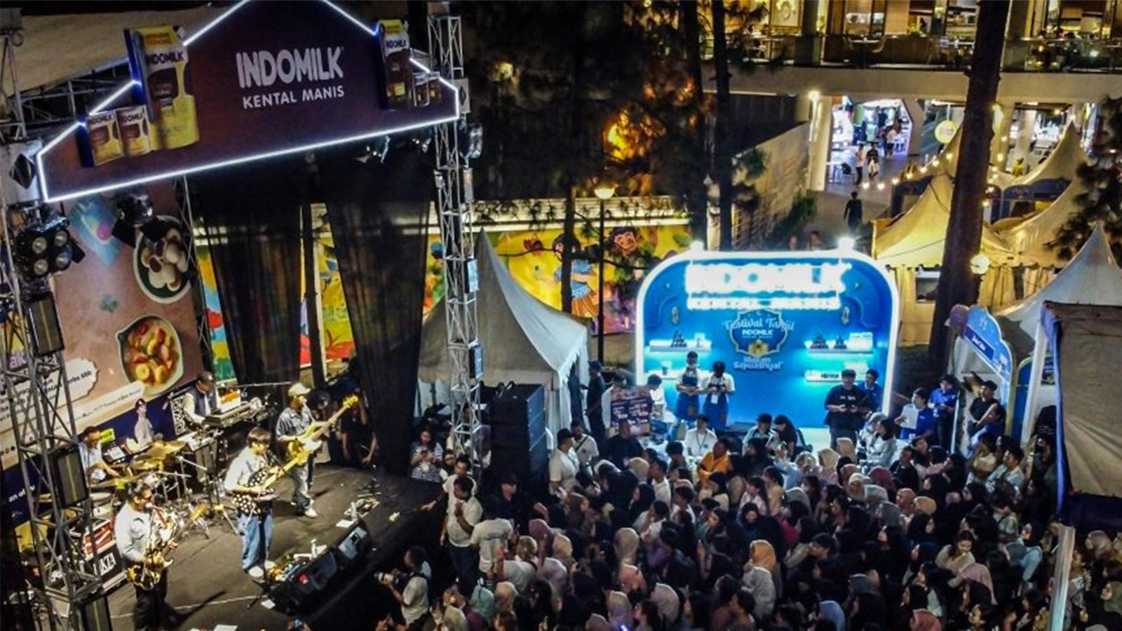 MERIAH: Suasana Festival Takjil Indomilk Kental Manis tahun lalu di Bandung.