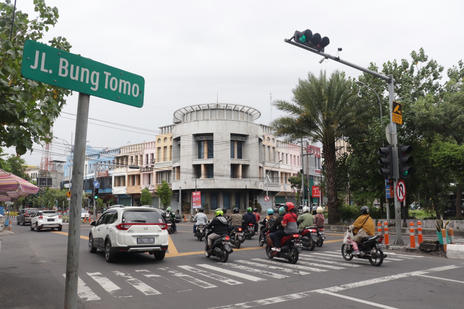 Pemkot Surabaya didorong untuk menggunakan aksara Jawa pada penulisan nama jalan.