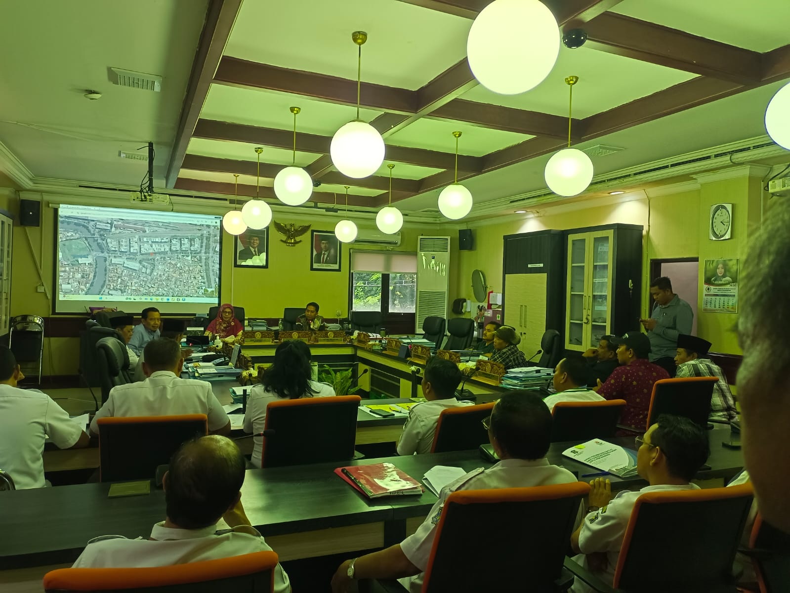 Suasana hearing mengenai parkir liar di Jalan Semut Baru di DPRD Surabaya, Kamis (6/3).
