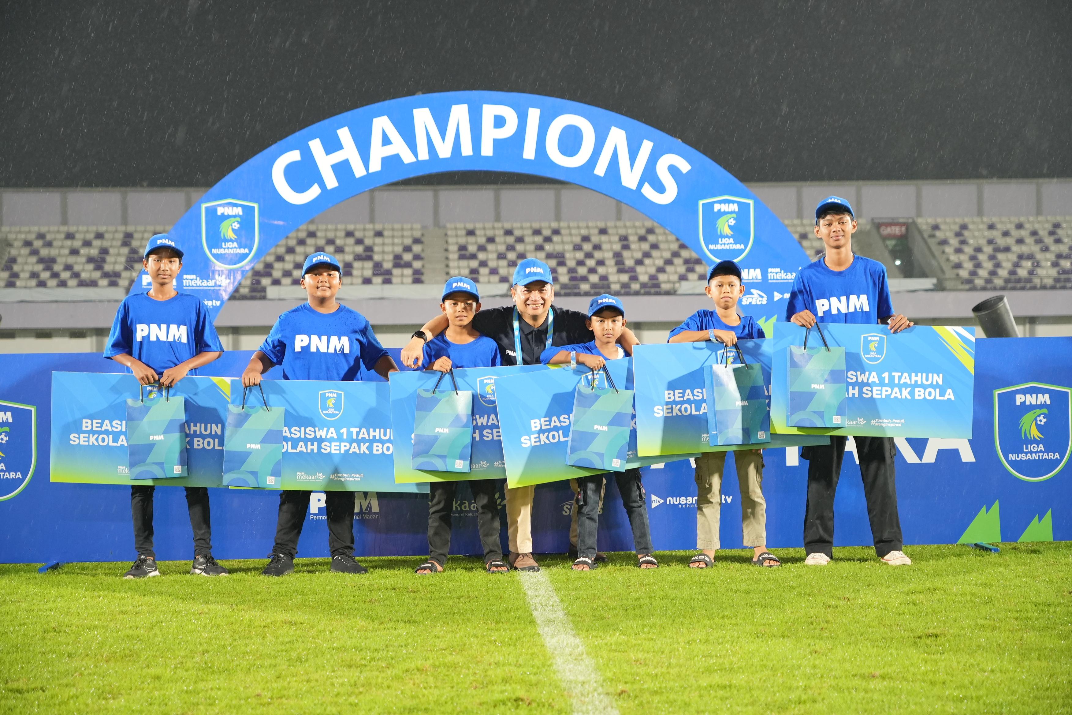 MENDUKUNG: PT Permodalan Nasional Madani (PNM) terus menunjukkan komitmennya dalam mendukung perkembangan sepak bola di Indonesia.