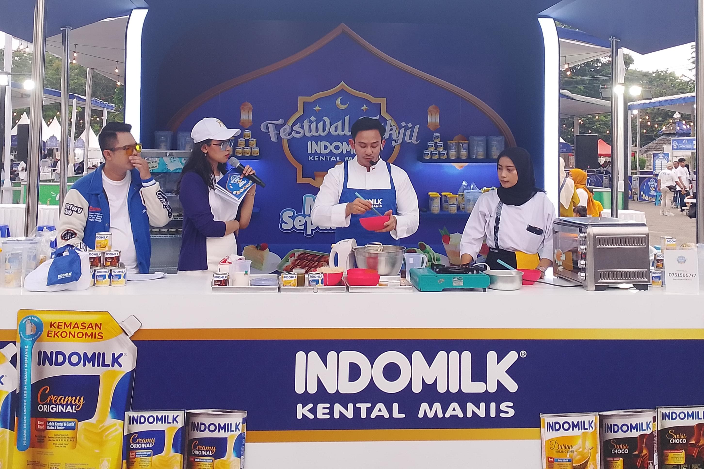 WAJIB DICOBA: Cooking Demo spesial dari Chef Firhan menghidangkan menu spesial yang menggugah selara, kolaborasi unik Indomilk Kental Manis Durian Musang King.