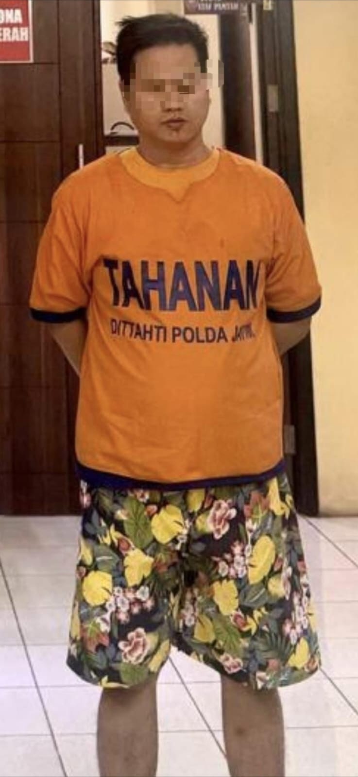 Tersangka MR diamankan di Polda Jatim gegara pencabulan anak. (IST)